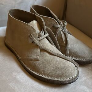 Kids Size 5 J. Crew ‘Chucka’ made in Italy tan boots.